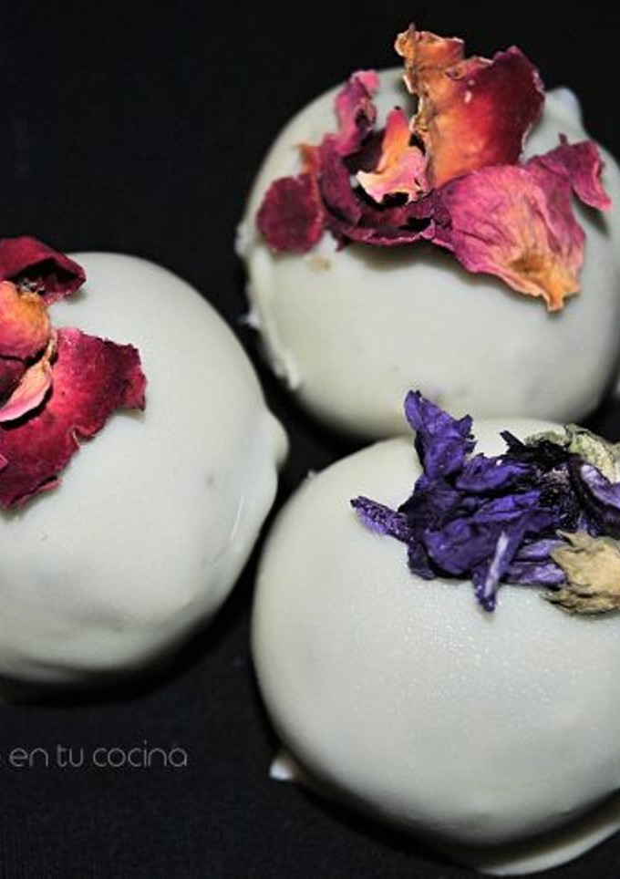 Una foto de Trufas de oreo {muy rápidas y solo 3 ingredientes}