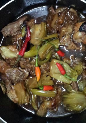 Hình của món Vịt quay kho cải chua.