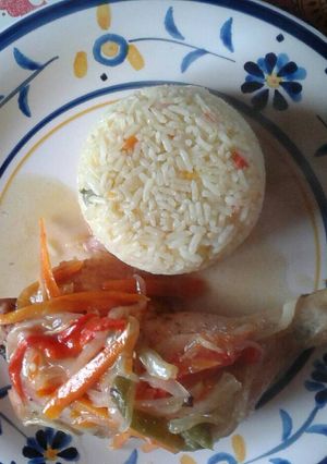 Una foto de Pollo al vino con arroz