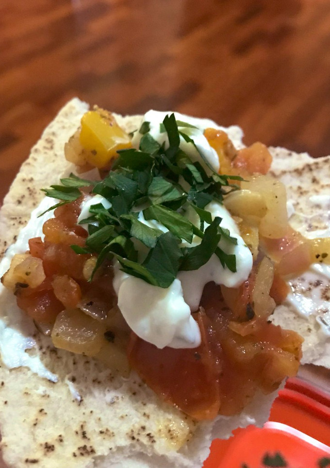 Una foto de Panecillos de pan de pita con carne picada