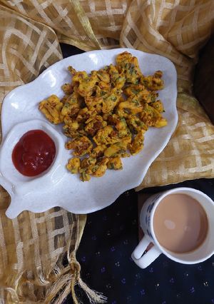 फूलगोभी के पकौड़े (Phulgobhi ke pakode recipe in Hindi) रेसिपी मुख्य फोटो