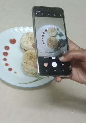 A picture of Idli burger.