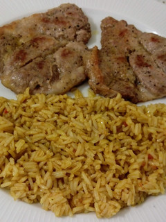 Una foto de Churrasco y arroz salteado con curry