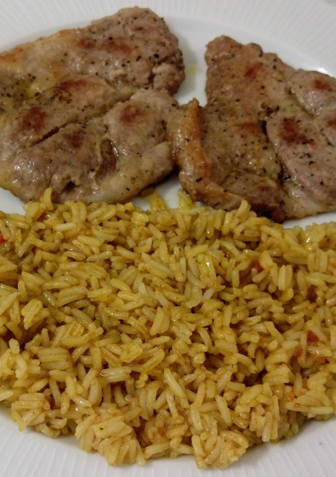 Una foto de Churrasco y arroz salteado con curry