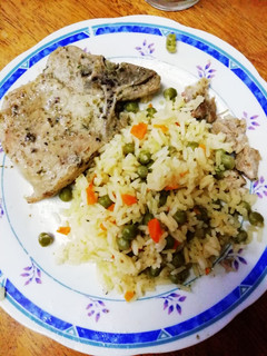 Una foto de Arroz primavera con chuleta