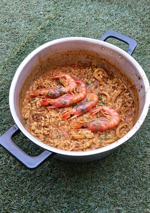 Una foto de Arroz meloso de calamar y gamba roja
