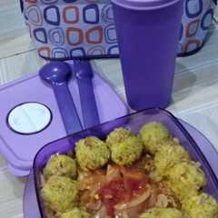รูปของ Bola Bola Nasi Kuning Omelete Asam Manis