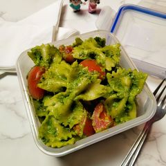 A picture of Spinach Pesto Pasta.