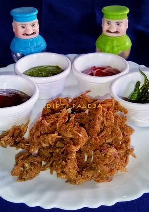 A picture of Spicy Bajara Onion Pakoda.