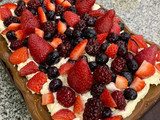 Brownie-torta de choco y futos rojos
