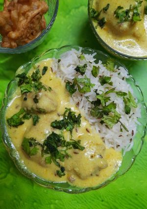પકોડા કરી(pakoda curry in Gujarati) રેસીપી મુખ્ય ફોટો