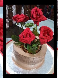A picture of Flower pot cake.