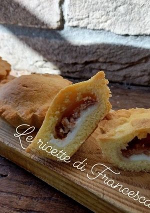 Foto di Bocconotti alla crema di ricotta e limone con amaretti