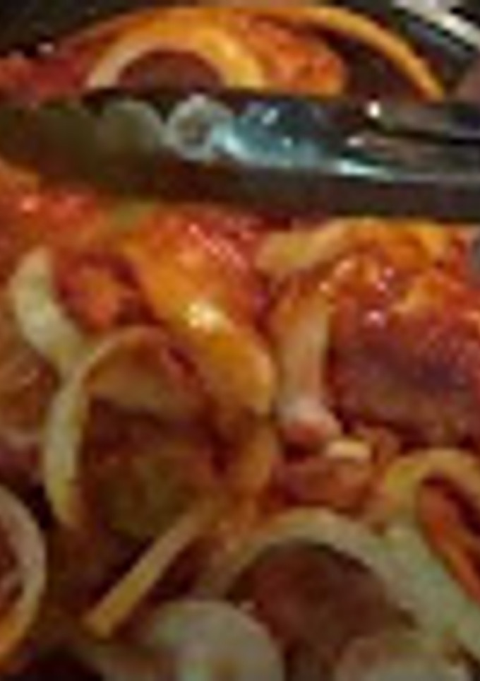 Una foto de Pollo Frito en salsa de Chiles Guajillos (Deliciosa Receta Mexicana)