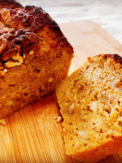 A picture of Banana walnut cake.