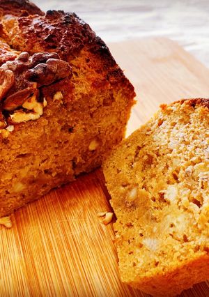A picture of Banana walnut cake.