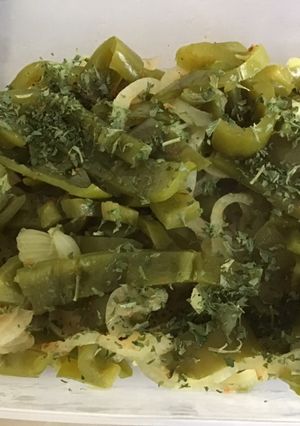 Une photo de Salade de poivrons aux oignons et coriandre