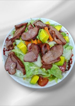 Hình của món Salad Lườn Ngỗng Hun Khói.