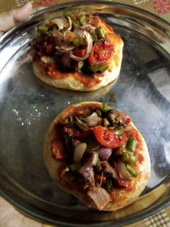 ভেজিটেবল পিজ্জা (vegetable pizza recipe in Bengali) রেসিপির প্রধান ছবি