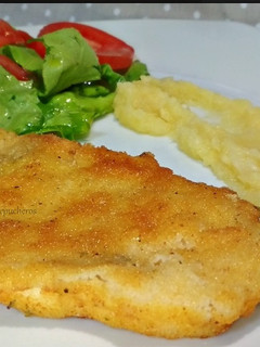 Una foto de Escalope de pez espada con salsa de cebolla