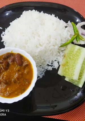 A picture of Rajma chawal.
