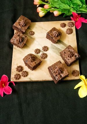 চকোলেট ব্রাউনি(Chokolate brownie recipe in bengali) রেসিপির প্রধান ছবি