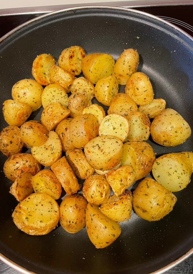 Una foto de Patatas baby con perejil