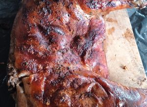 Una foto de Lechón asado a la parrilla