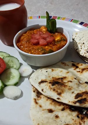 વેજ. પનીર કડાઈ વિથ બટર નાન(veg paneer kadai recipe in gujarati) રેસીપી મુખ્ય ફોટો