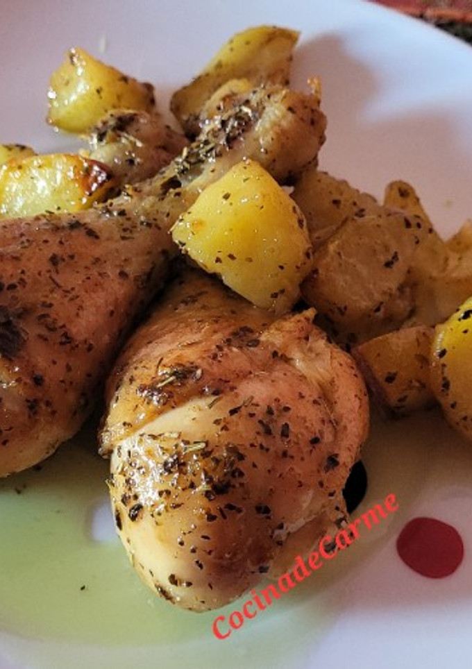 Una foto de Muslitos de pollo asado con mostaza y patatas