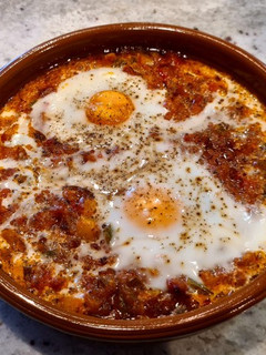 Una foto de Huevos al plato al estilo vasco-francés