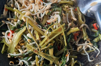 Bagaimana Menyiapkan Tumis kangtau (kangkung, tauge), Sempurna