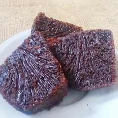 A picture of Bolu karamel 3 telur (no oven, no mixer).