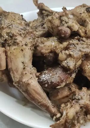 Una foto de Conejo al ajillo🧄🍗