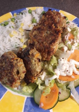 Tepsis répás vagdalt salival zöldséges rizzsel recept fotója