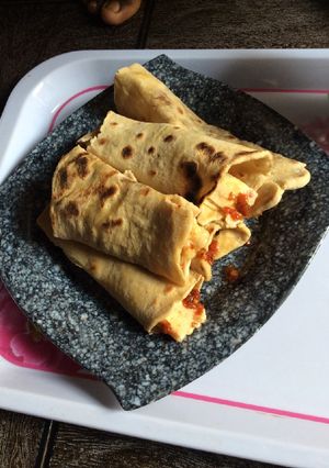 A picture of Omelette shawarma.