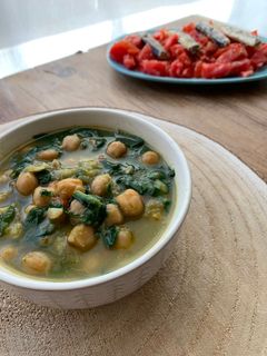 Una foto de Garbanzos con bacalao