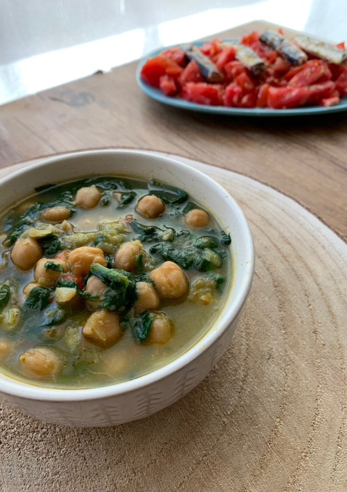 Una foto de Garbanzos con bacalao