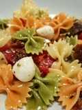 Ensalada de Pasta con Tomate, Anchoas y Mozzarella