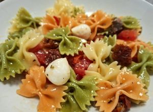 Foto principal de Ensalada de Pasta con Tomate, Anchoas y Mozzarella
