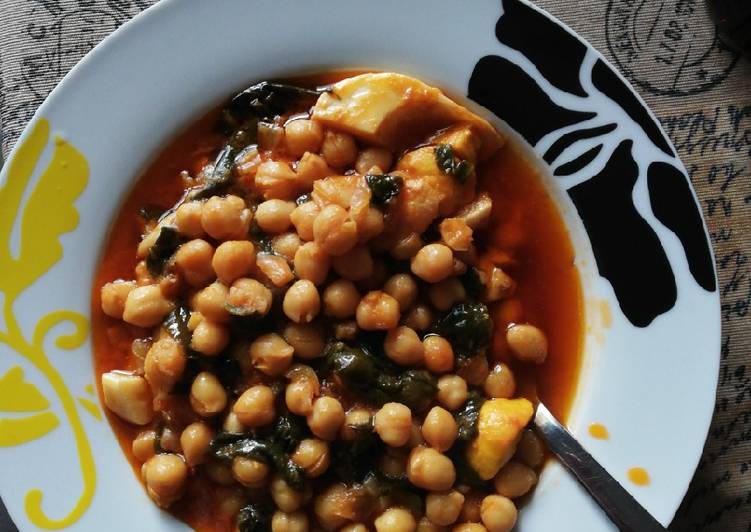 Garbanzos con bacalao y espinacas (potaje de Vigilia)