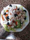 Ensalada de Pavo, surimi y aceitunas negras