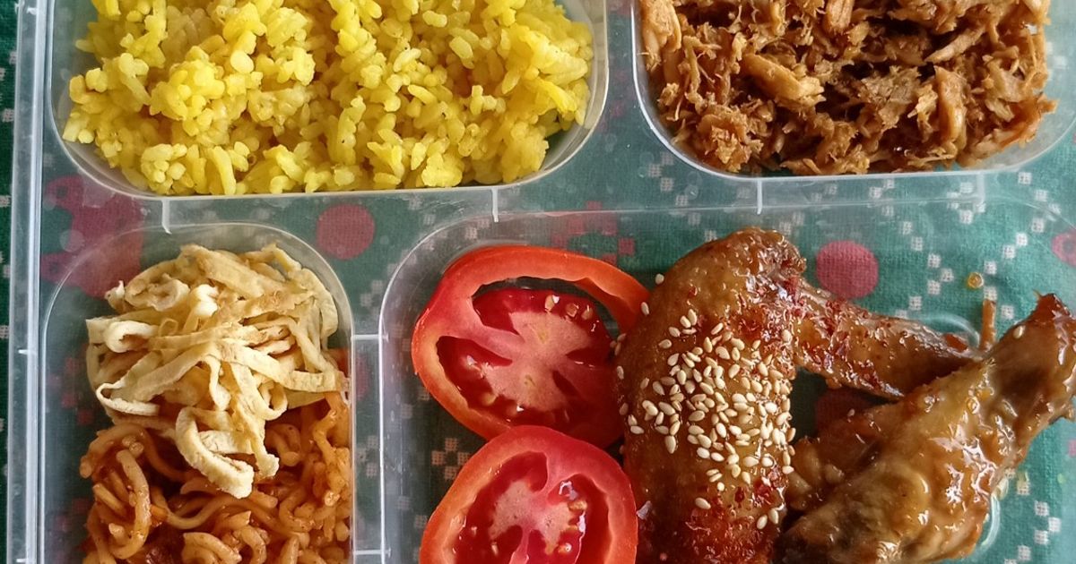 Nasi Kuning Ayam rempah