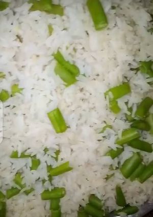 A picture of Rice with runner beans.