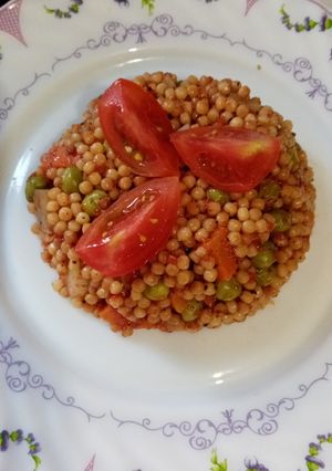 O poză a rețetei Cușcuș cu mazăre (legume) și sos de roșii.