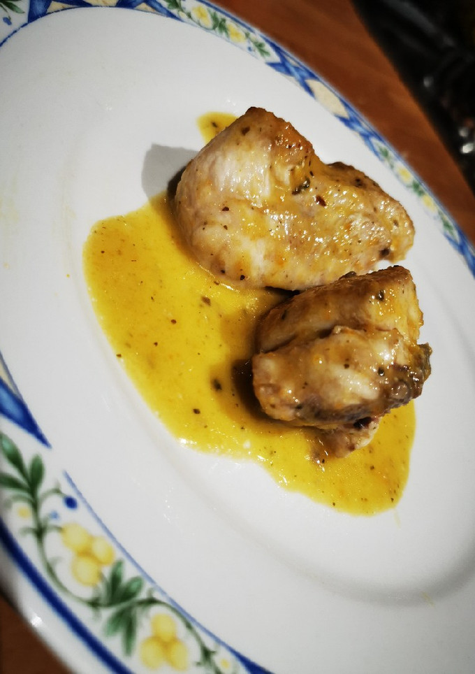 Una foto de Pollo troceado en salsa gluten free