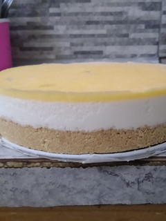 Una foto de Torta helada de limón 🍋🍋