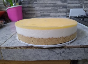 Una foto de Torta helada de limón 🍋🍋