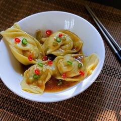 A picture of Chicken Chilli Wantons or Dumplings.