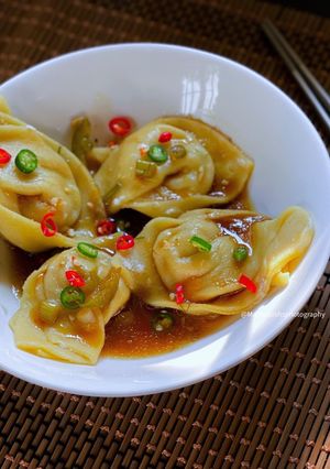 A picture of Chicken Chilli Wantons or Dumplings.